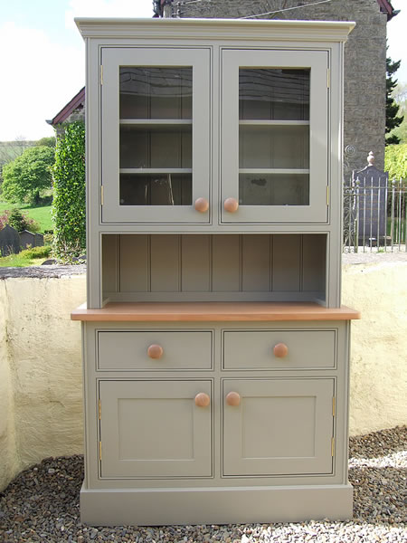 small glazed kitchen dresser painted in dulux gardenia