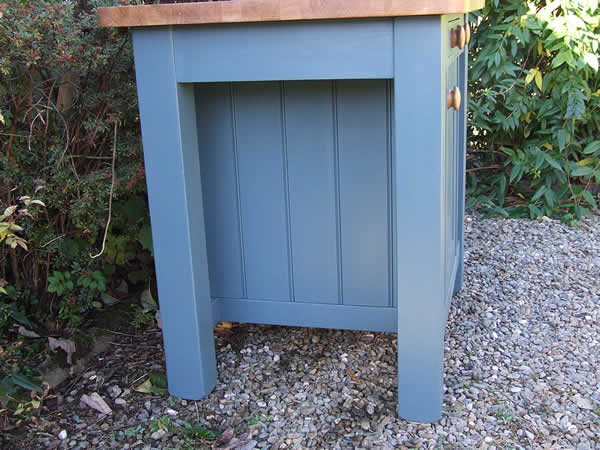 small freestanding kitchen island in farrow &amp; ball inchyra blue - end view