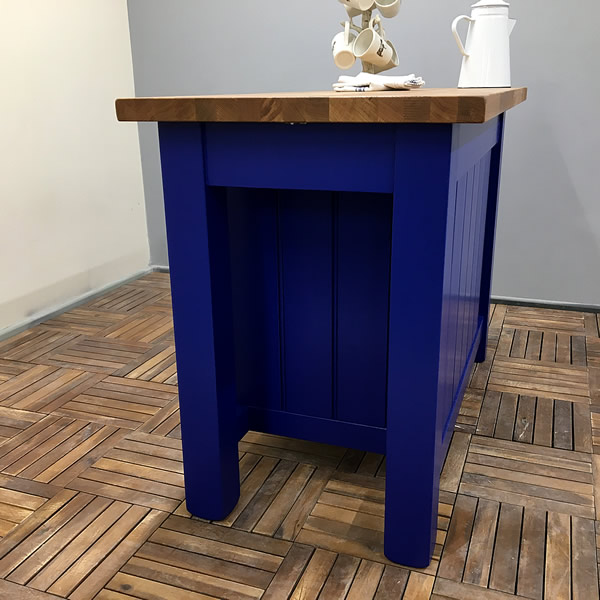 small freestanding kitchen island end seating area