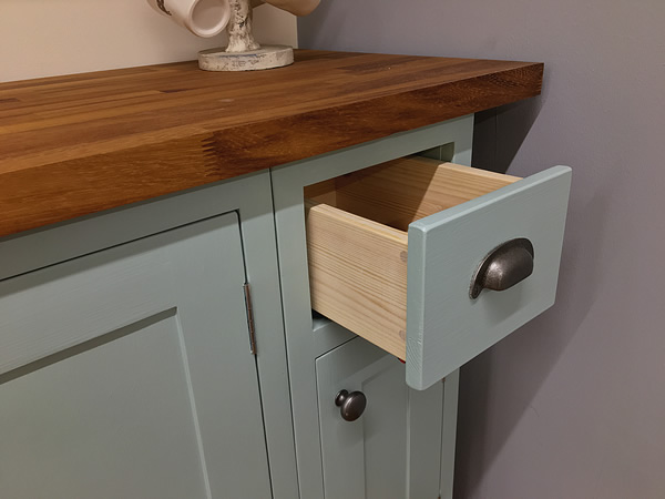 bespoke fitted kitchen single base cabinet incorporating a single narrow soft-close drawer.